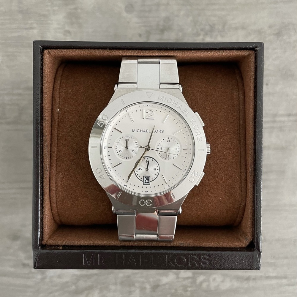 🔴 Michael Kors Wyatt Stainless Steel Watch - Silver